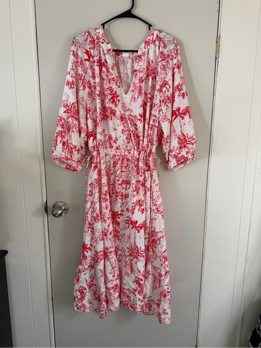 White & Red safari toile Printed V-Neck Midi Dress